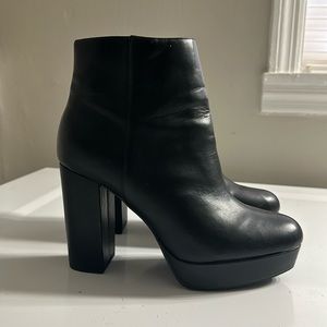 Black chunky platform heel. 8 1/2.